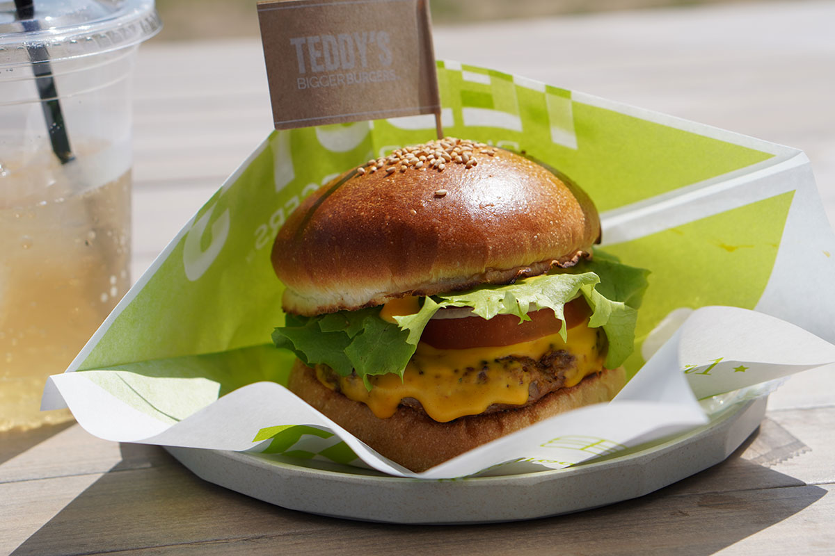 TEDDY’S BIGGER BURGERS 日向市金ヶ浜店